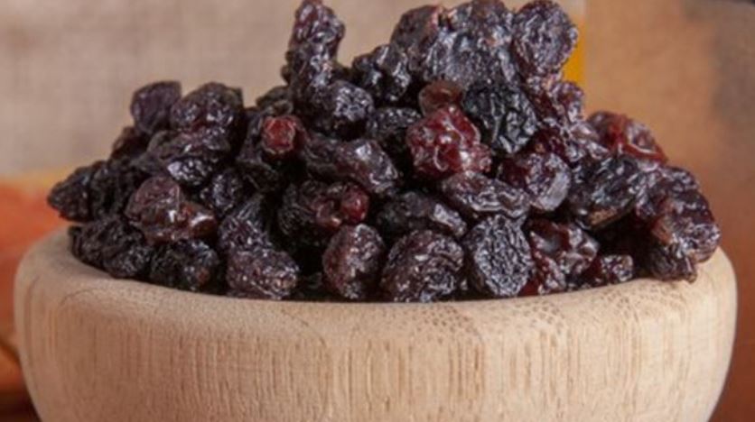 10 Benefits of Eating Black Currants/Raisin on an Empty Stomach, Avoid Heart Disorders.
